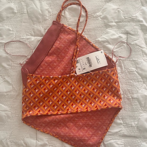 Brand new Zara top. Great for those hot days. It is stretchy and comfortable. - Picture 4 of 5